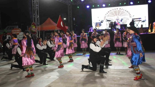 Sultanhisar'da festival, dans şovları ve konser ile başladı