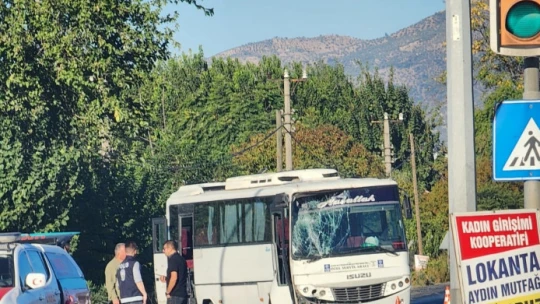 Sultanhisar'da işçi servisleri çarpıştı: 15 yaralı