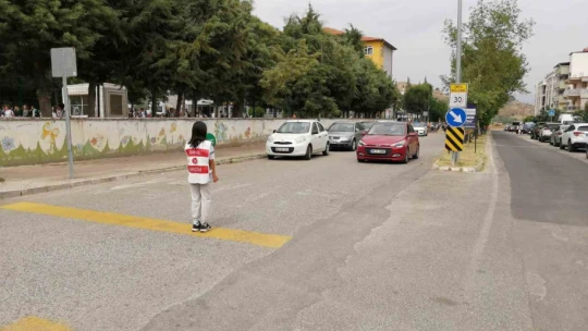Sultanhisar'da öğrencilere trafik eğitimi verildi, okul servisleri denetlendi