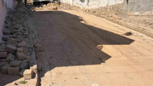 Sultanhisar'da yol yenileme çalışmaları devam ediyor