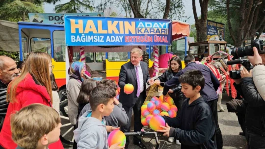 Sultanhisar'ın bağımsız adayı, şehri faytonla dolaşıp çocukların gönlünü alıyor