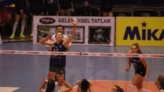 Sultanlar, PTT'yi set vermeden geçti