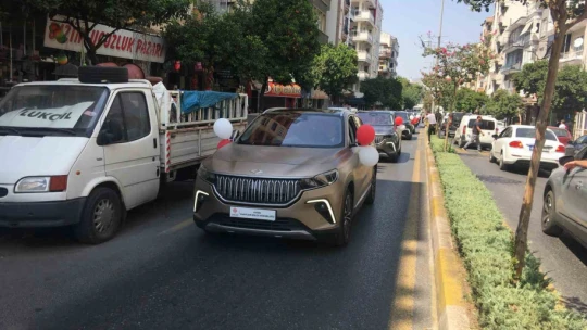 Sünnet çocukları TOGG ile şehir turu attı