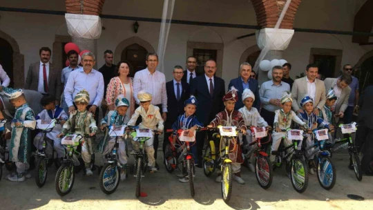 Sünnet çocukları TOGG ile şehir turu attı