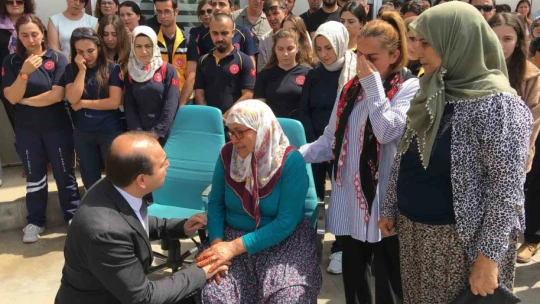 Tabutuna gelinlik örtülen Çelebi son yolculuğuna uğurlandı