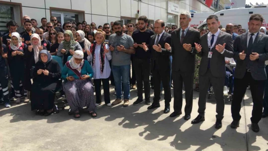 Tabutuna gelinlik örtülen Çelebi son yolculuğuna uğurlandı