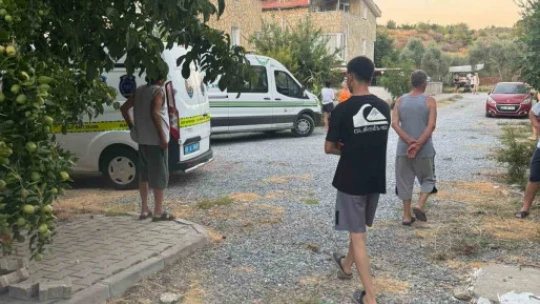Tamir için çıktığı çatıdan düşerek öldü
