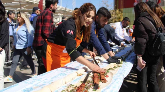 Tanıtım bahane, kebap ve şırdan şahane
