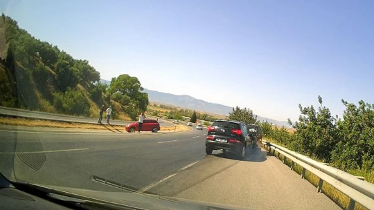 Tankerden dökülen balık yağı karayolunu savaş alanına çevirdi