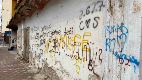 Tarihi sinemayı yazı tahtasına çevirdiler