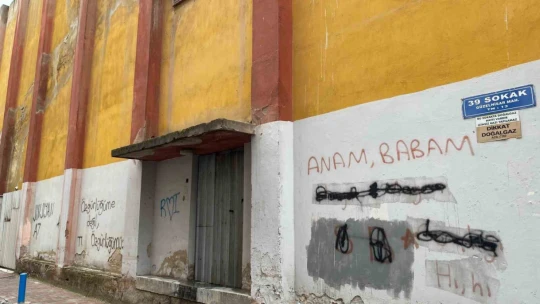 Tarihi sinemayı yazı tahtasına çevirdiler