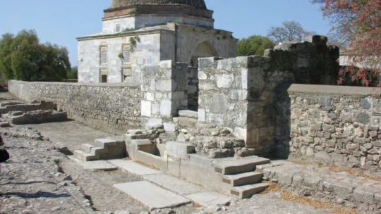 Tarihin derin izlerini taşıyan külliye keşfedilmeyi bekliyor