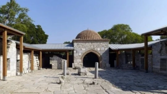 Tarihin derin izlerini taşıyan külliye keşfedilmeyi bekliyor