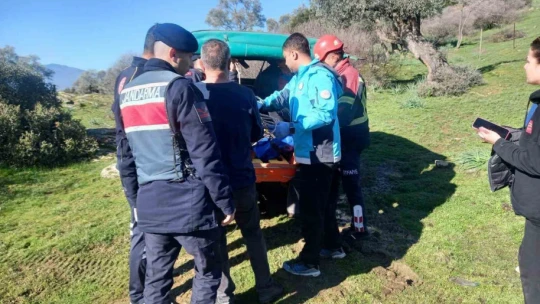 Taş duvardan düşen şahsı jandarma ekipleri ambulansa yetiştirdi