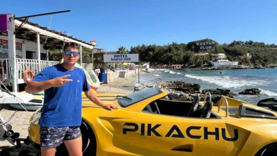 Tatil beldelerinde yeni trend: Spor araba görünümlü sürat tekneleri ilgi görüyor
