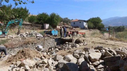 Teke Deresi su yolu, istinat duvarı ile güçlendirildi