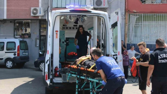 Ters yönden çıktı, motosiklete çarpıp kaçtı