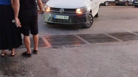 Ters yönden dönüş yapan araç motosikletle çarpıştı: 2 yaralı