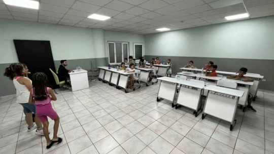 Tiyatro ile özgüvenlerini artırıyorlar