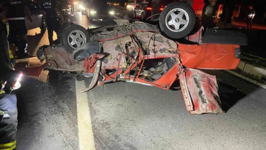 Tofaş otomobil kağıt gibi ezildi: 1 yaralı