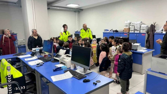 Trafik ekipleri minik öğrencileri ağırladı