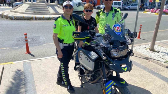 Trafik ekipleri, vatandaşları bilgilendirdi
