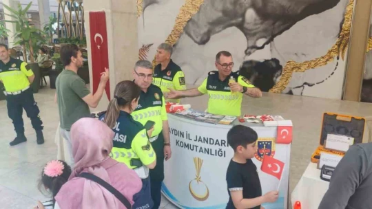 Trafik Jandarmanın standına ilgi yoğun oldu