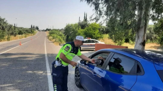 Trafik kazalarına karşı jandarma ekipleri sürücüleri uyardı