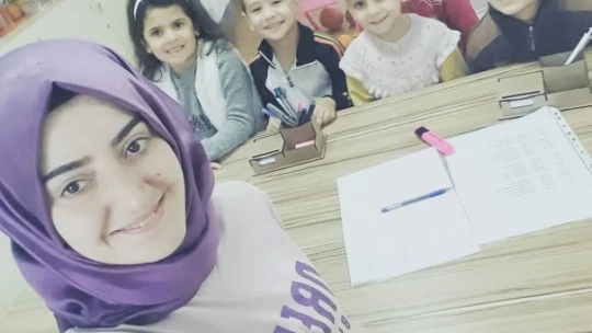 Trafik kazasında hayatını kaybeden Sümeyra öğretmen meslektaşlarını yasa boğdu