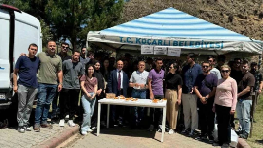 Trafik kazasında hayatını kaybeden öğrenciler için fidan diktiler