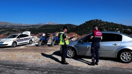 Trafik kurallarına uymayan 6 sürücü cezadan kaçamadı