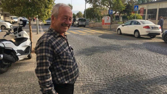 Trafik polisini aratmıyor