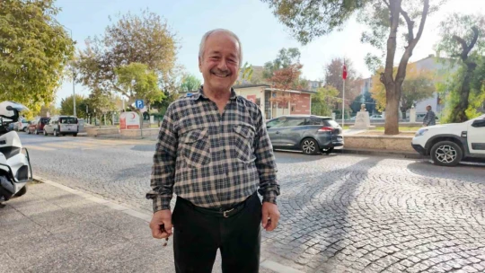 Trafik polisini aratmıyor
