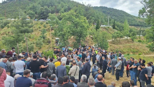 Traktör altında kalan bekçi toprağa verildi