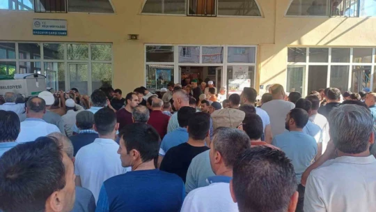 Traktör kazasında hayatını kaybeden çift, toprağa verildi