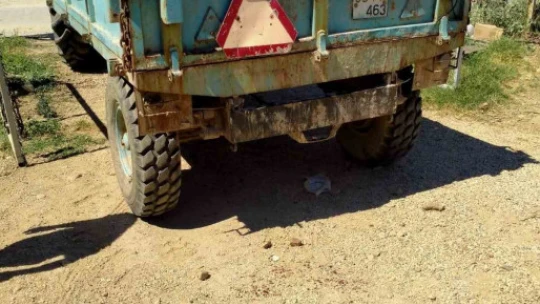Traktör römorkundan düşen bir kişi yaralandı