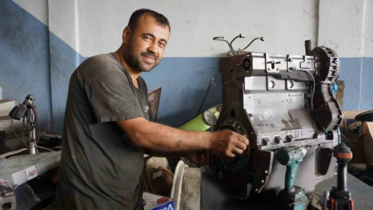Traktörler zeytin hasat sezonuna hazırlanıyor