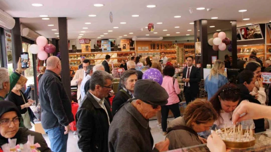 Tuğba Kuruyemiş, 116. şubesini İzmir Güzelbahçe'de açtı
