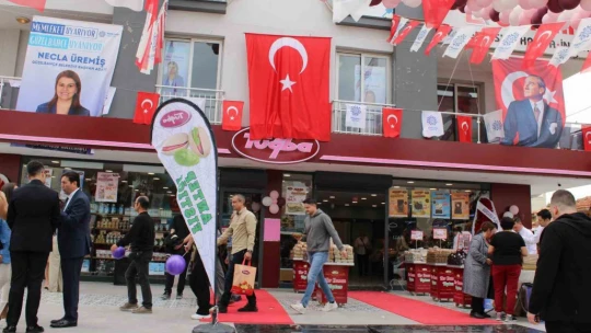 Tuğba Kuruyemiş, 116. şubesini İzmir Güzelbahçe'de açtı