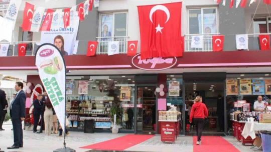 Tuğba Kuruyemiş, 116. şubesini İzmir Güzelbahçe'de açtı