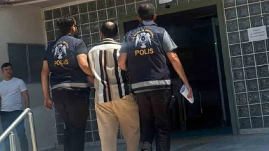 Üç ayrı suçtan aranan şahıs Efeler'de yakalandı