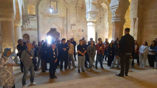 Üç şehir arasında kültür köprüsü kuran 'Kültürler Buluşuyor' projesi bu kez Sivas'ta