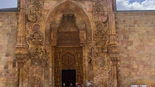 Üç şehir arasında kültür köprüsü kuran 'Kültürler Buluşuyor' projesi bu kez Sivas'ta