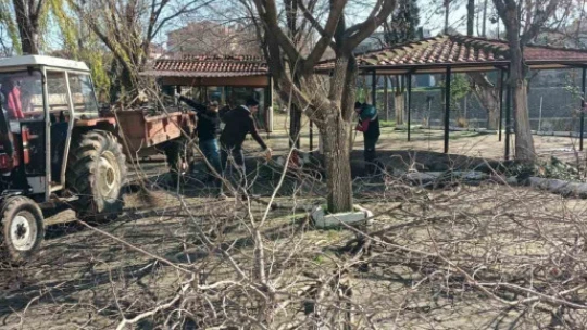 Uçurum Park'ta temizlik çalışmaları sürüyor