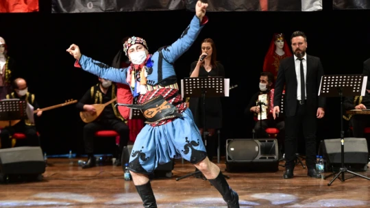Ülkücü gençten Ankara'da zeybek resitali