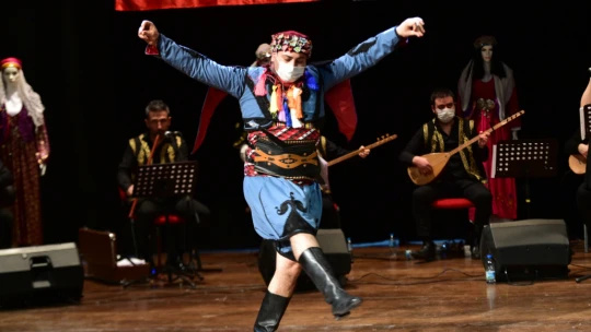 Ülkücü gençten Ankara'da zeybek resitali