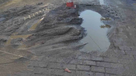 Umurlulu vatandaşlar bozulan yollarının yapılmasını istiyor