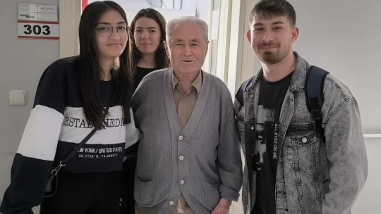 Üniversite öğrencileri yaşlı çınarları unutmadı