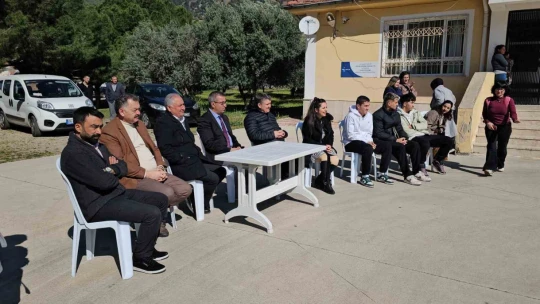 Üniversite öğrencilerinden ilkokul öğrencilerine destek