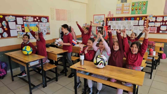 Üniversite öğrencilerinden ilkokul öğrencilerine destek